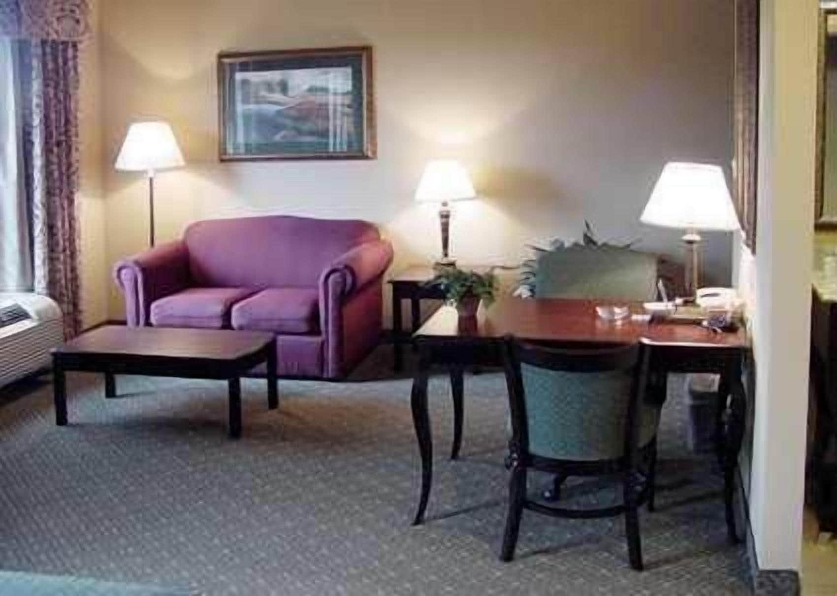 Hampton Inn & Suites Фредериксберг Экстерьер фото