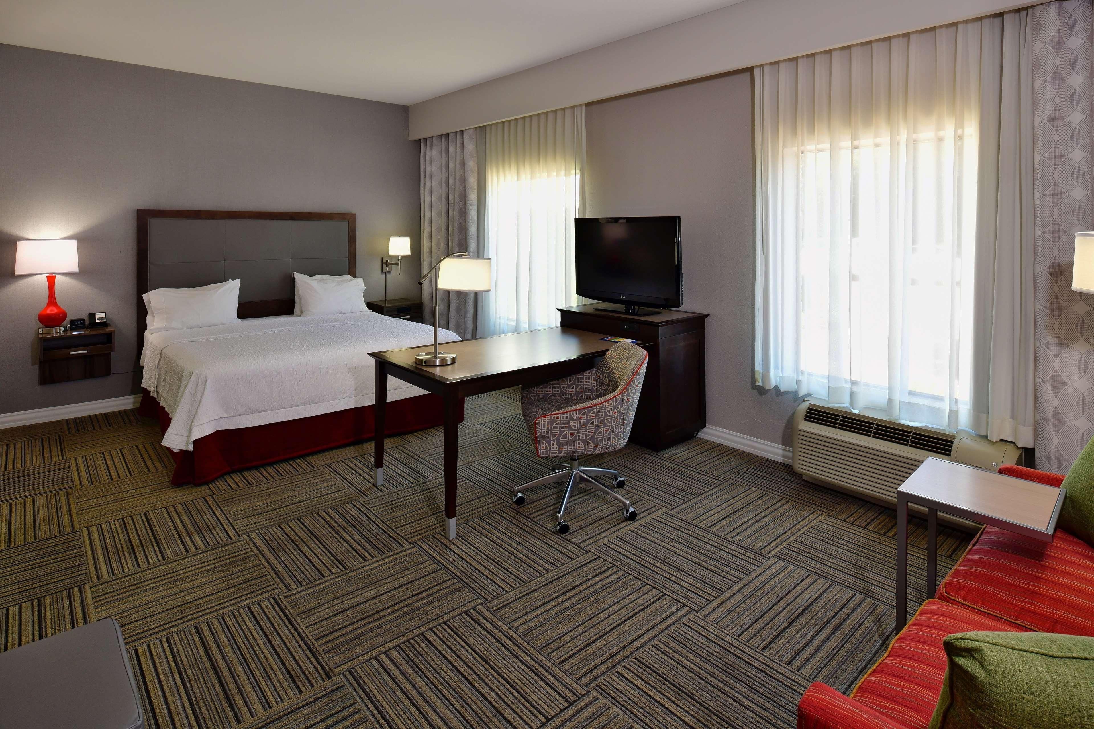 Hampton Inn & Suites Фредериксберг Экстерьер фото