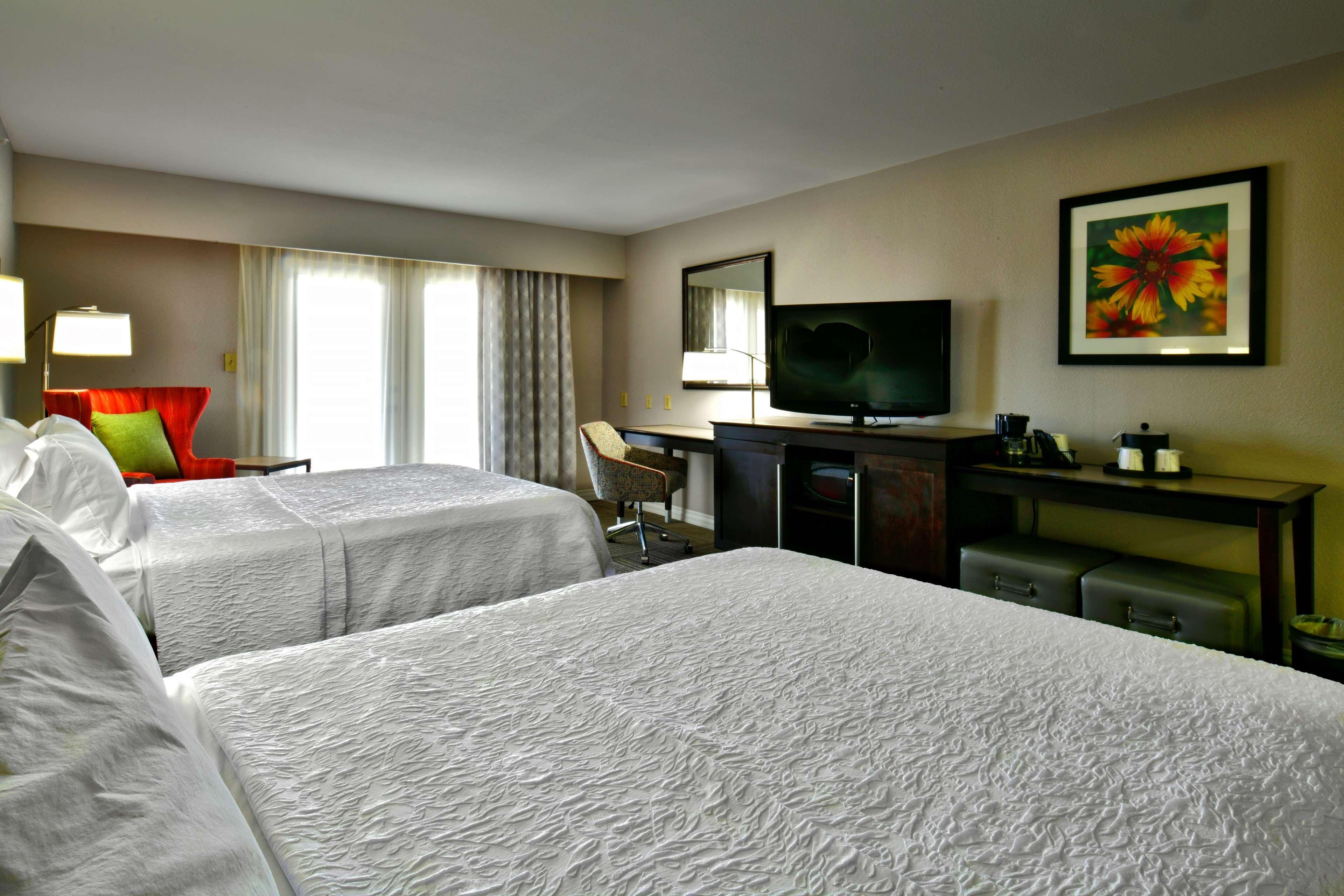 Hampton Inn & Suites Фредериксберг Экстерьер фото