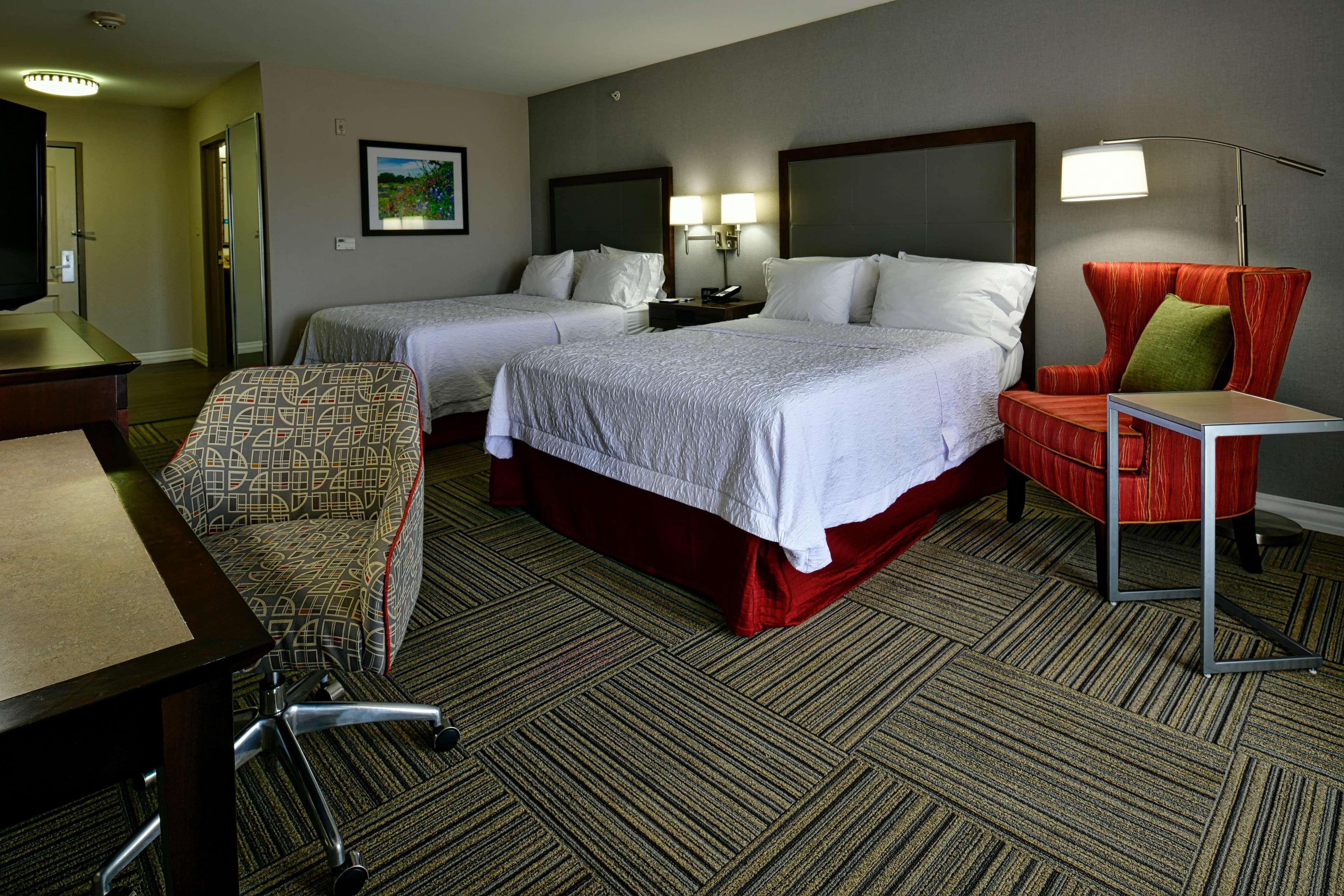 Hampton Inn & Suites Фредериксберг Экстерьер фото