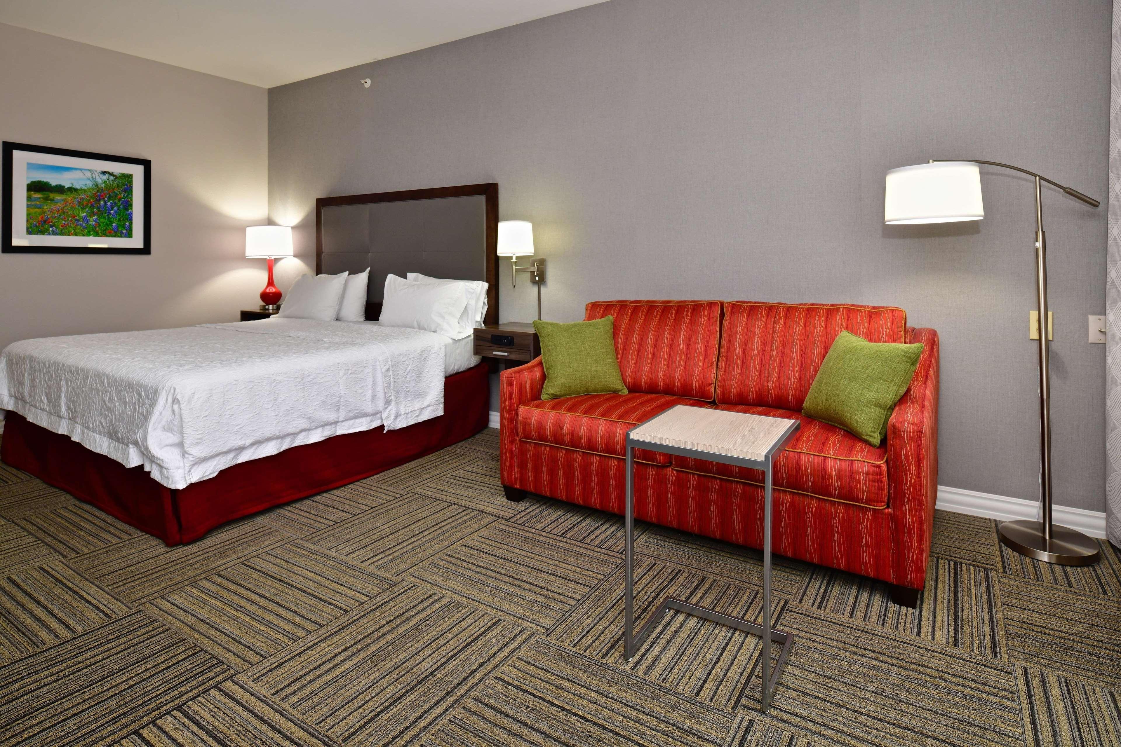 Hampton Inn & Suites Фредериксберг Экстерьер фото