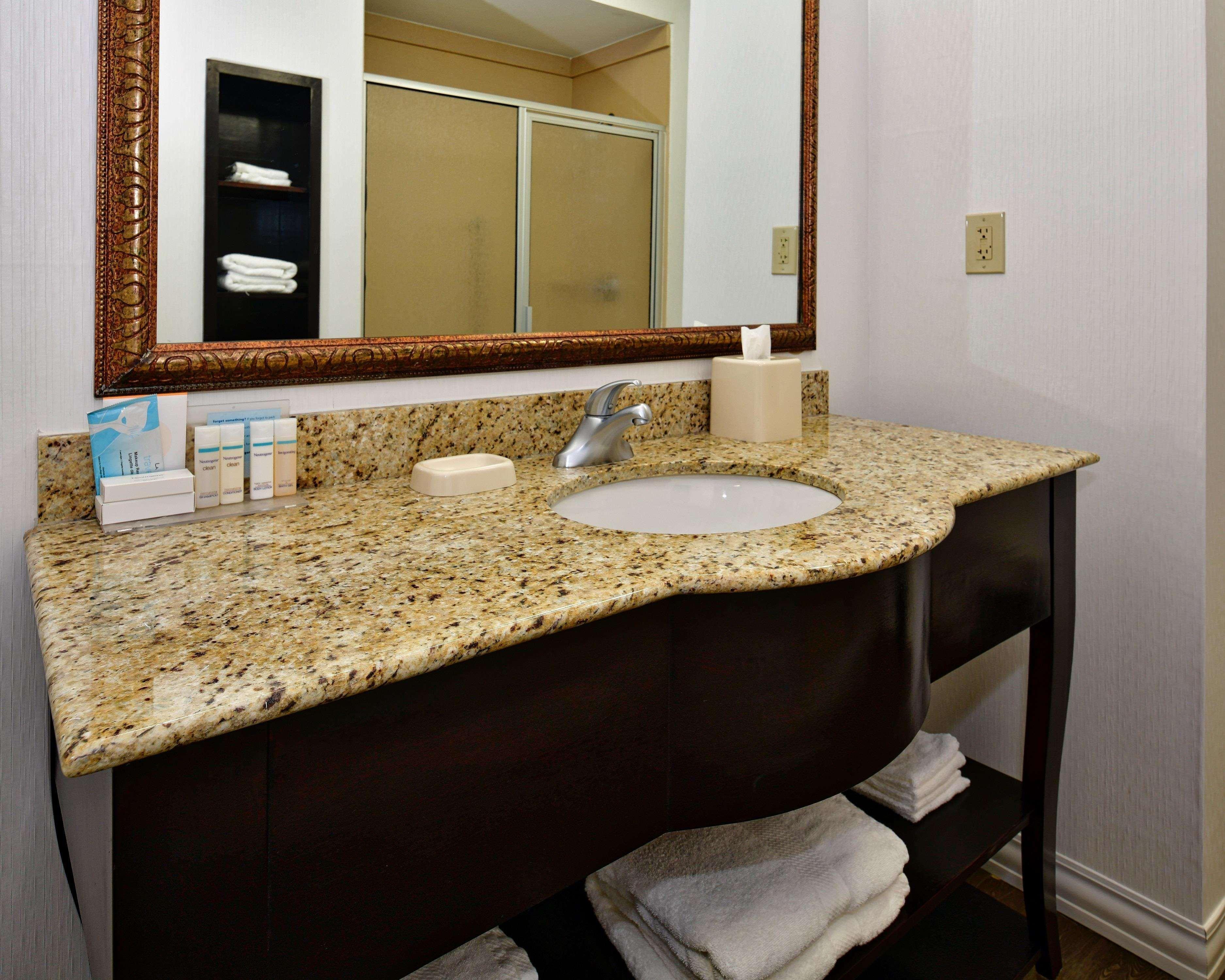 Hampton Inn & Suites Фредериксберг Экстерьер фото