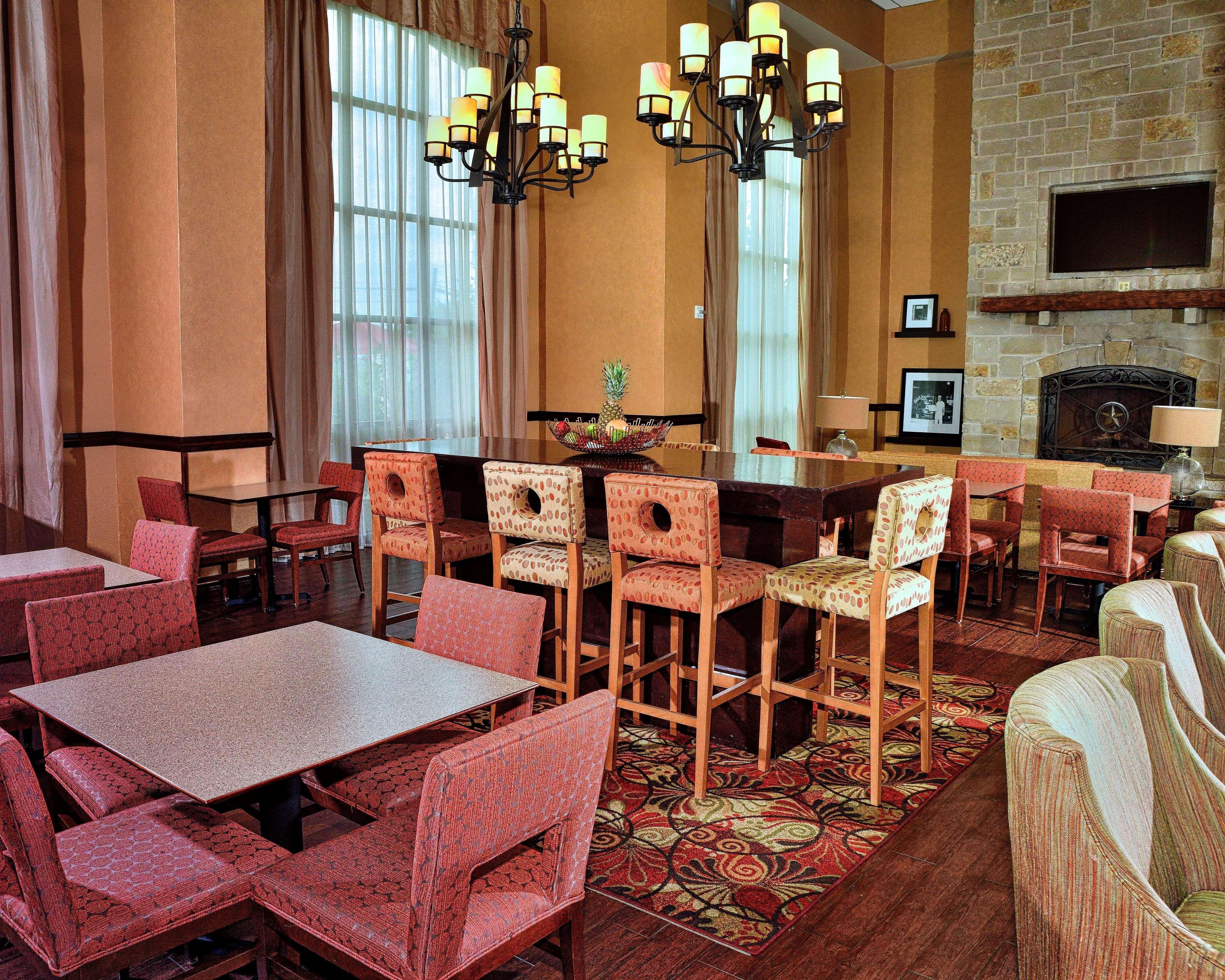 Hampton Inn & Suites Фредериксберг Экстерьер фото