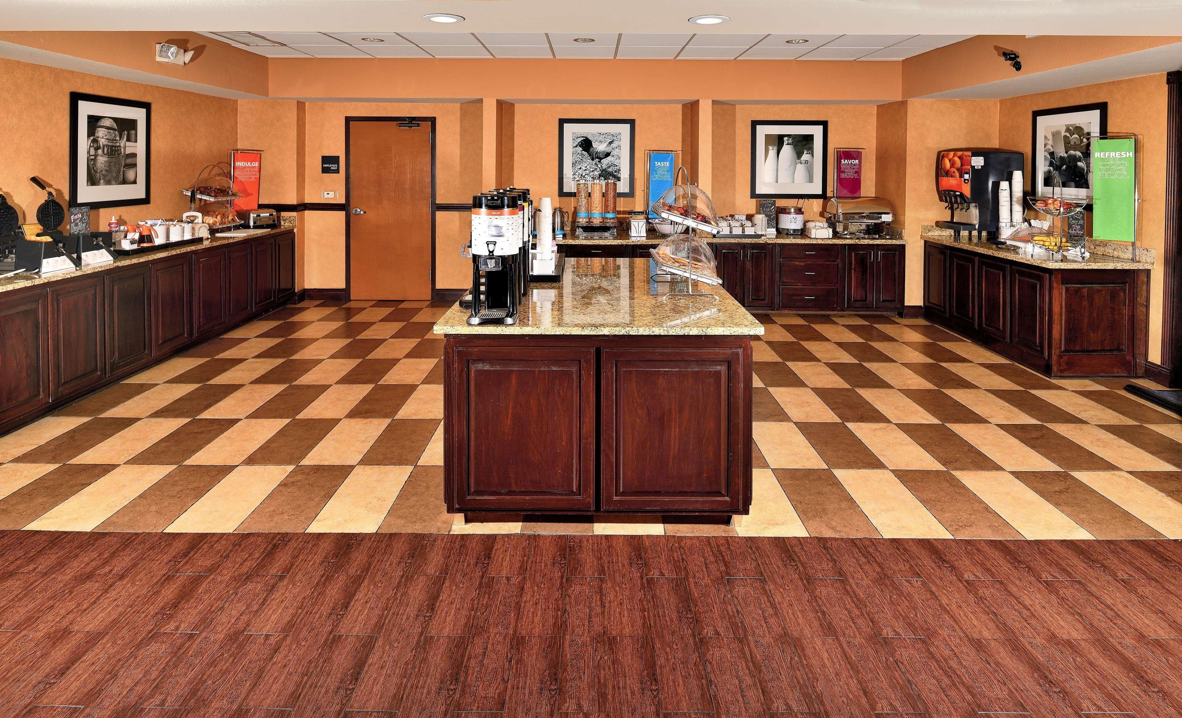 Hampton Inn & Suites Фредериксберг Экстерьер фото