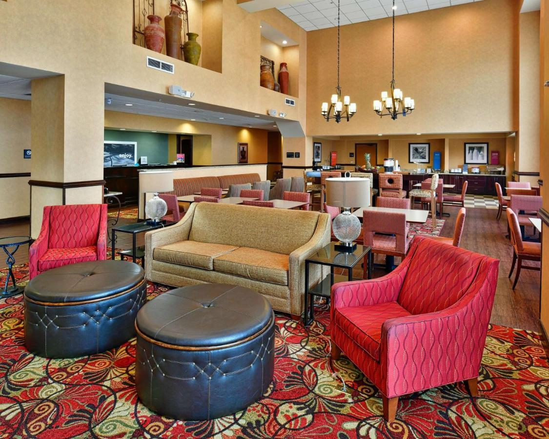 Hampton Inn & Suites Фредериксберг Экстерьер фото