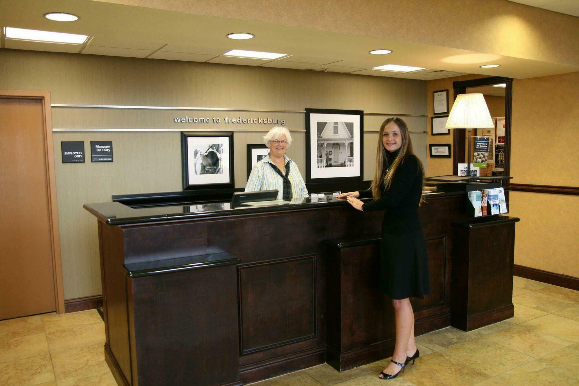 Hampton Inn & Suites Фредериксберг Интерьер фото